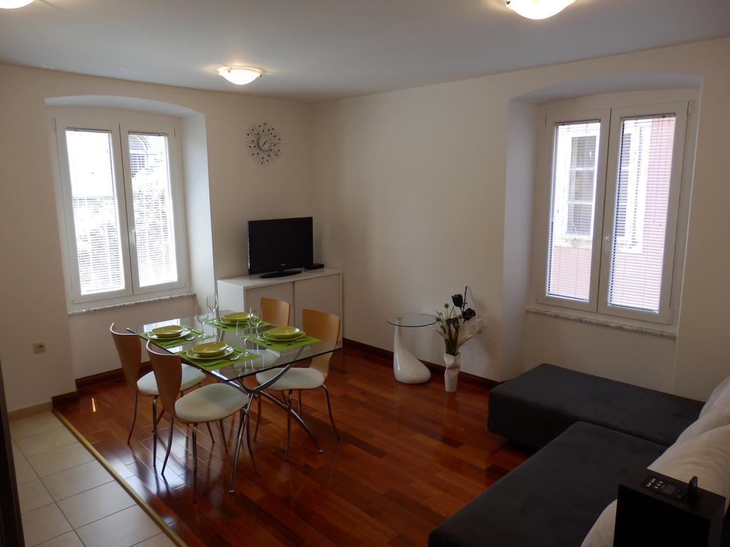 Apartment Pula Center Luaran gambar