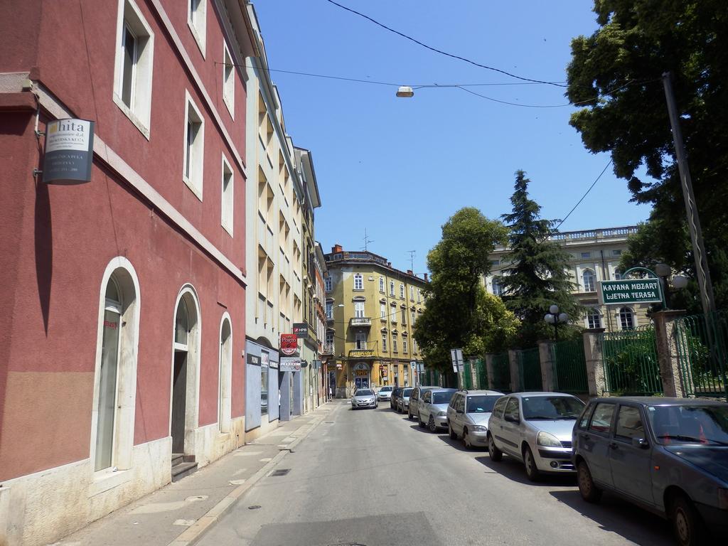 Apartment Pula Center Luaran gambar