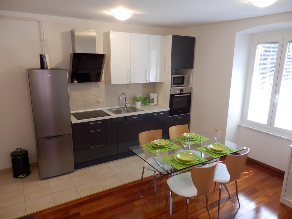 Apartment Pula Center Luaran gambar