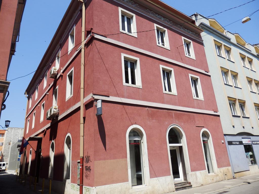 Apartment Pula Center Luaran gambar