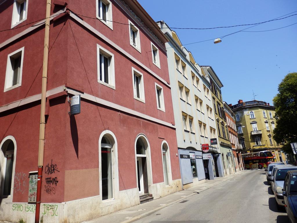 Apartment Pula Center Luaran gambar